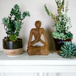 FIGURA MADERA ABSTRACTA NAMASTE 20 CM REF 590-21
